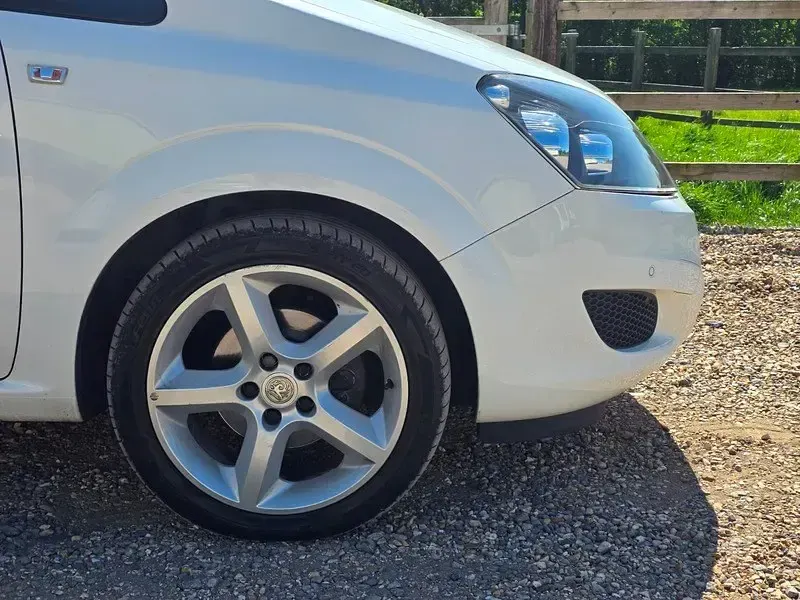 Begagnad Vauxhall Zafira 2013 Vit Minibuss