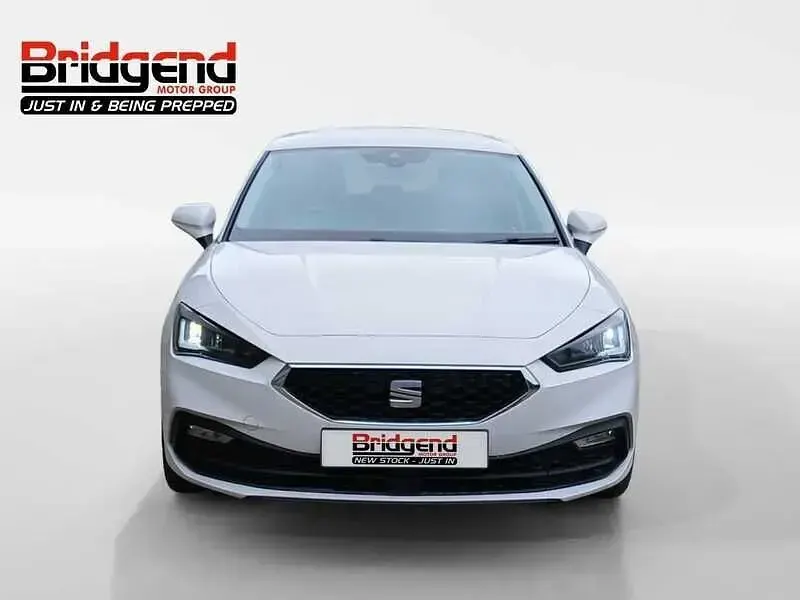 Used Seat Leon SE 130 HP (95 kW) 2022 White Hatchback
