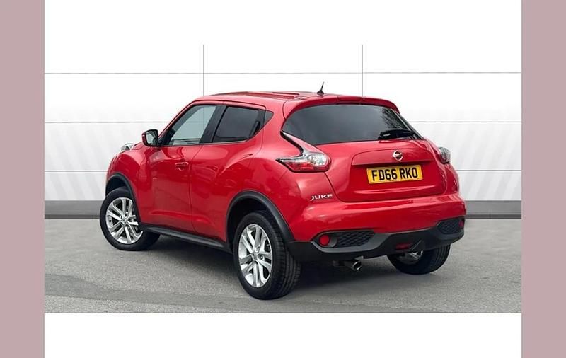 Used Nissan Juke N-Connecta 110 HP (80 kW) 2016 Red SUV