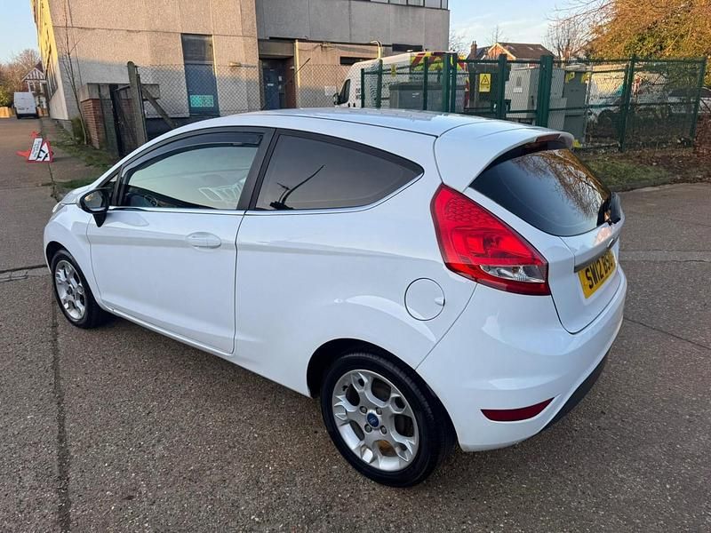 Used Ford Fiesta Zetec 82 HP (60 kW) 2012 White Hatchback