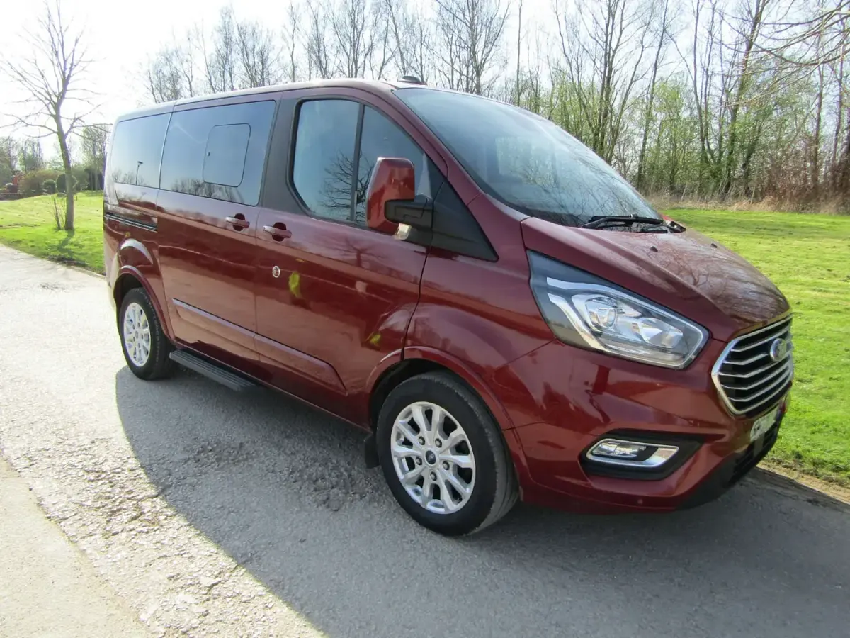 Usado Ford Tourneo 2020 Vermelho Monovolume