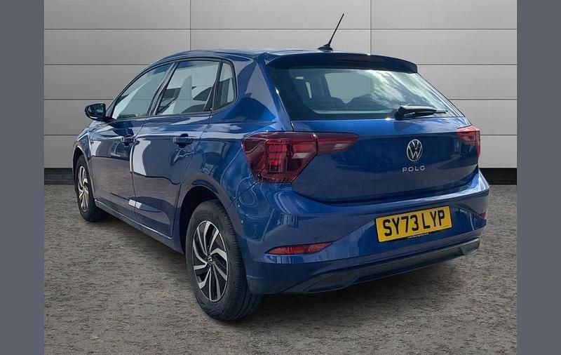 Used VW Polo Life 95 HP (69 kW) 2023 Blue Hatchback