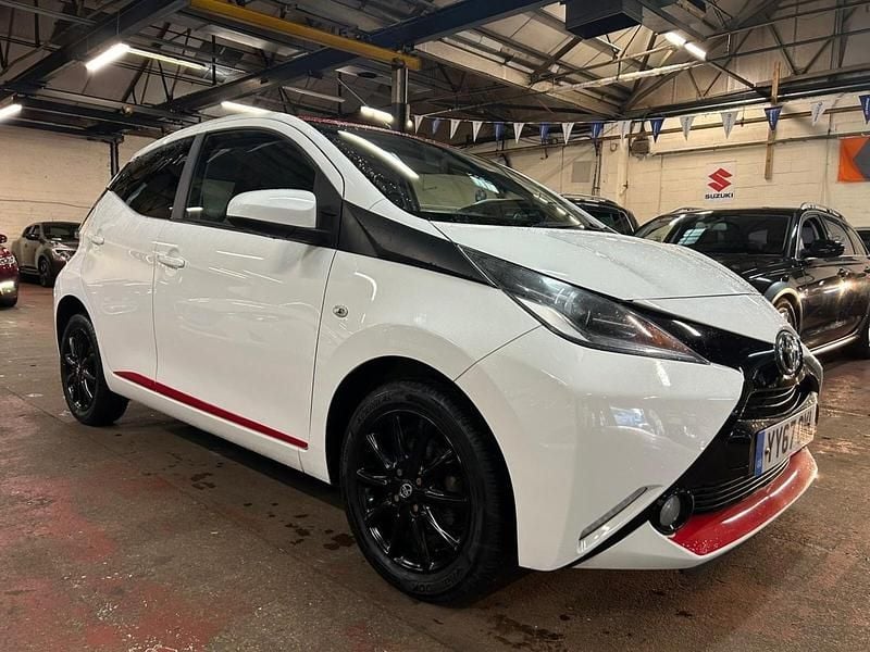 White Used 2017 Toyota Aygo x-press Hatchback | £4,791 (Fair price) - Image 1/4