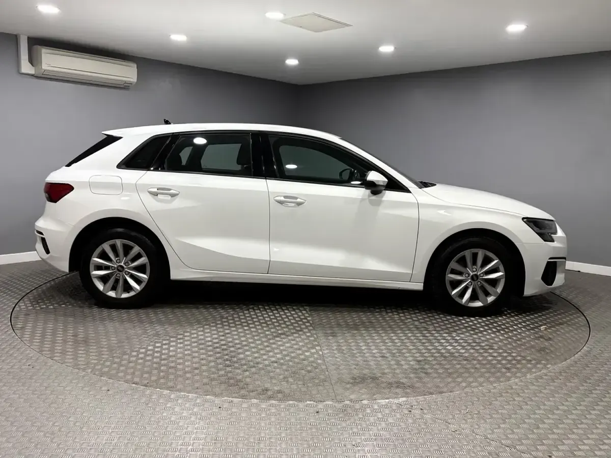 Used Audi A3 Sportback Comfort 150 HP (110 kW) 2022 White Hatchback