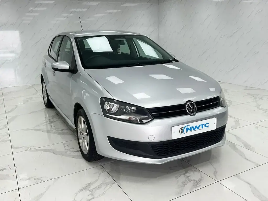 Usado VW Polo SE 60 HP (44 kW) 2011 Prateado Citadino