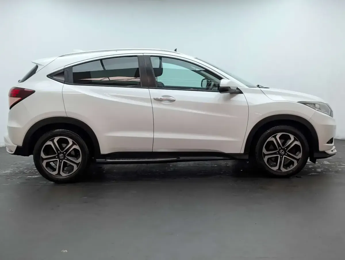 Używany Honda HR-V EX 120 KM (88 kW) 2015 Biały SUV