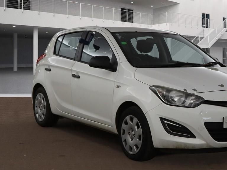 White Used 2013 Hyundai i20 Classic Hatchback | £2,299 (Good price) - Image 1/4