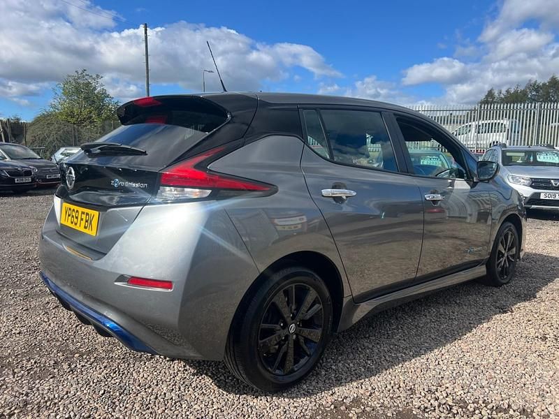 Usado Nissan Leaf Acenta 110 kW (150 HP) 2019 Cinzento Citadino