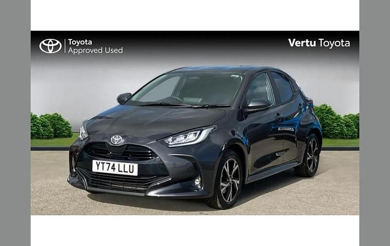 Used Toyota Yaris Hybrid Design 116 HP (85 kW) 2024 Grey Hatchback