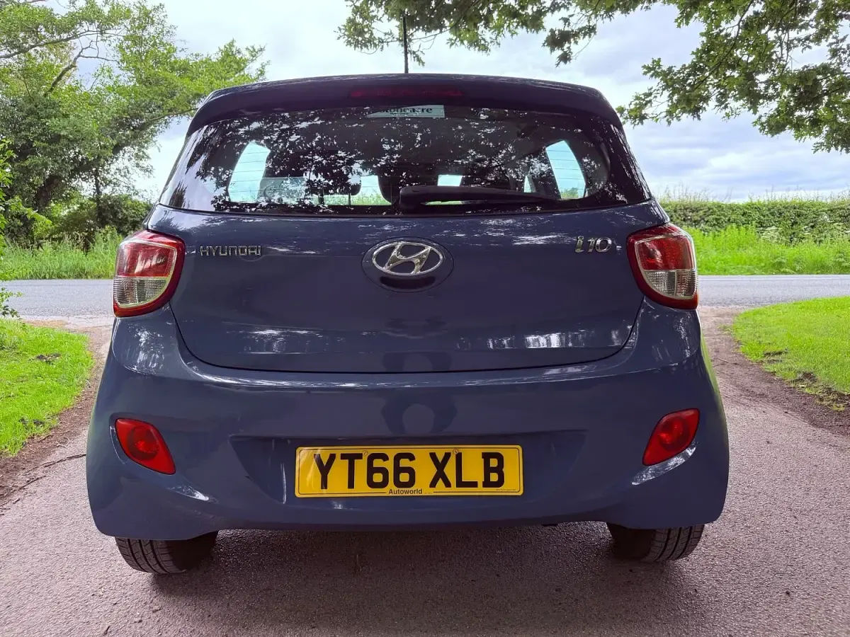 Used Hyundai i10 SE 67 HP (49 kW) 2016 Blue Hatchback