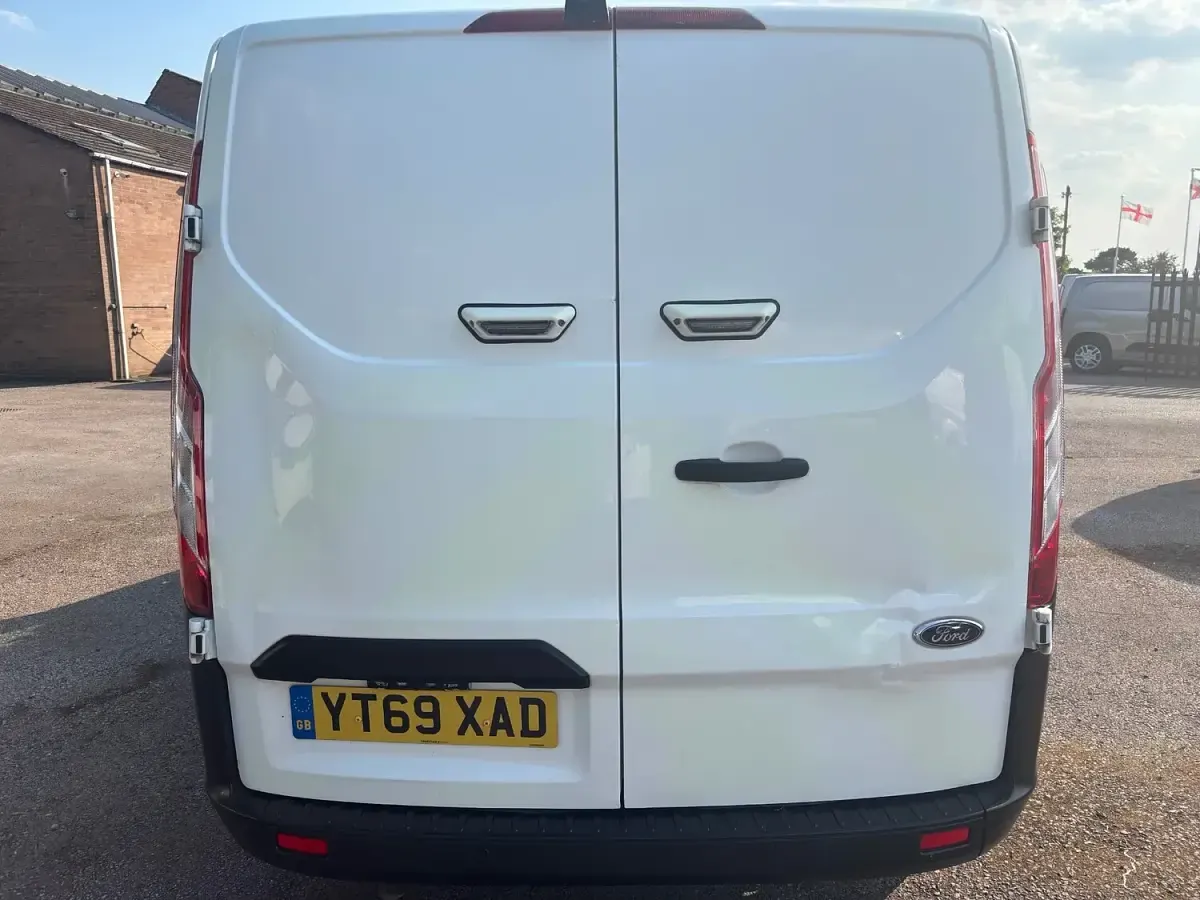 Used Ford Transit Custom 105 HP (77 kW) 2019 White Van