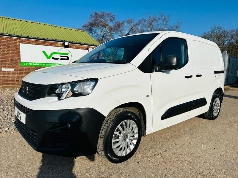 Used Peugeot Partner 2019 White MPV