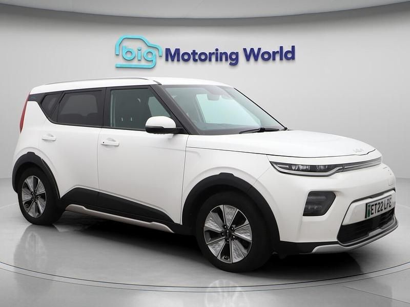 White Used 2022 Kia Soul EV SUV | £12,300 (Good price) - Image 1/4