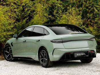 New BYD Seal Design 230 kW (313 HP) 2025 Green Sedan