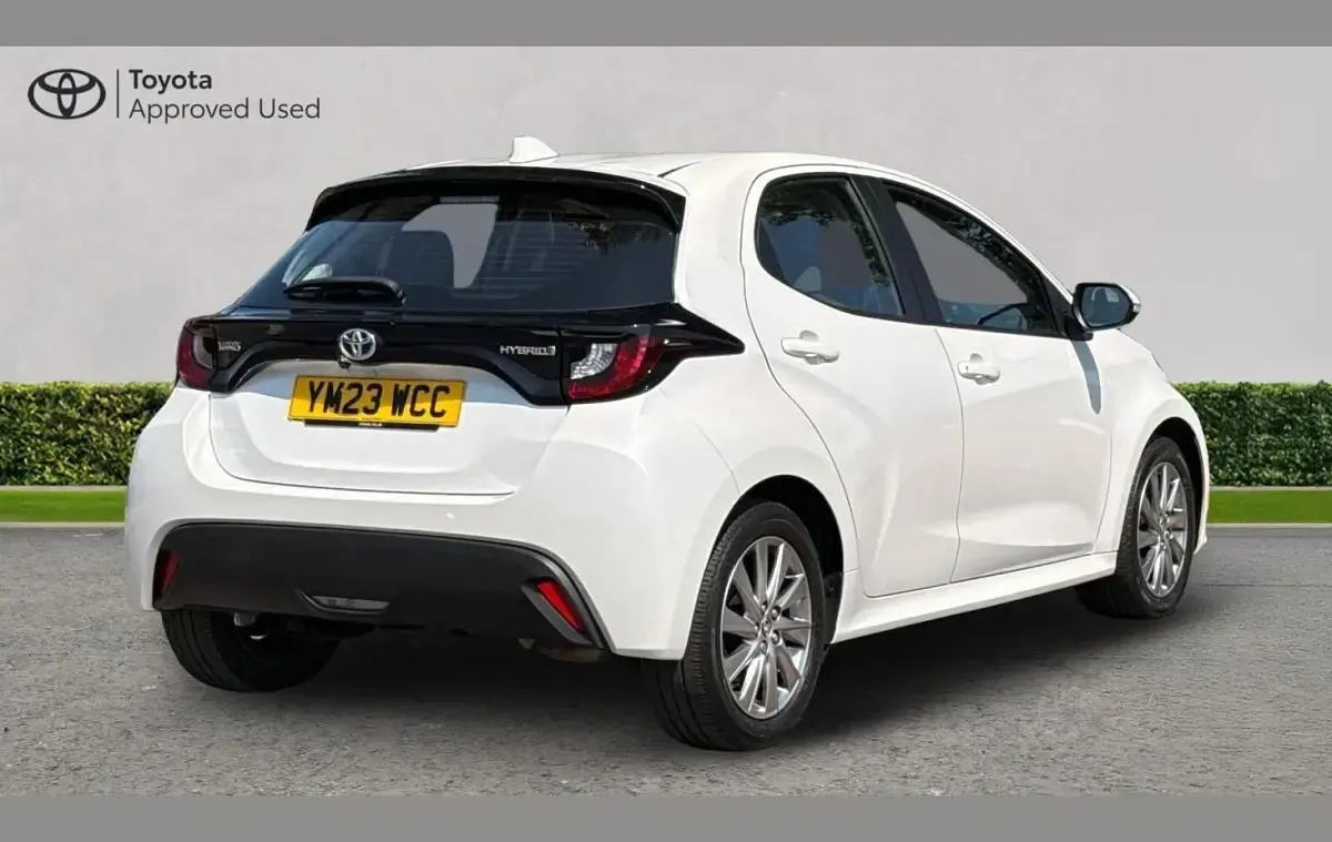 Used Toyota Yaris 116 HP (85 kW) 2023 Platinum white pearl Hatchback