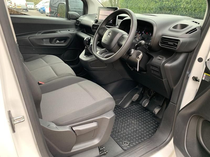 Used Citroën Berlingo 75 HP (55 kW) 2021 White MPV