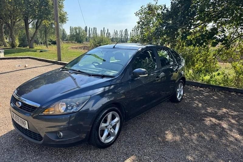 Grey Used 2009 Ford Focus Zetec Hatchback | £2,191 (Fair price) - Image 1/1