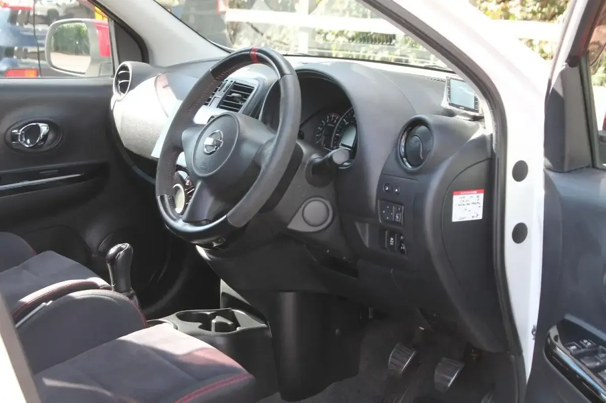 Used Nissan Micra Nismo 113 HP (83 kW) 2015 White Hatchback