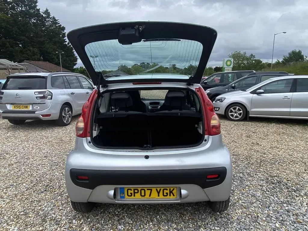 Used Peugeot 107 68 HP (50 kW) 2007 Silver Hatchback