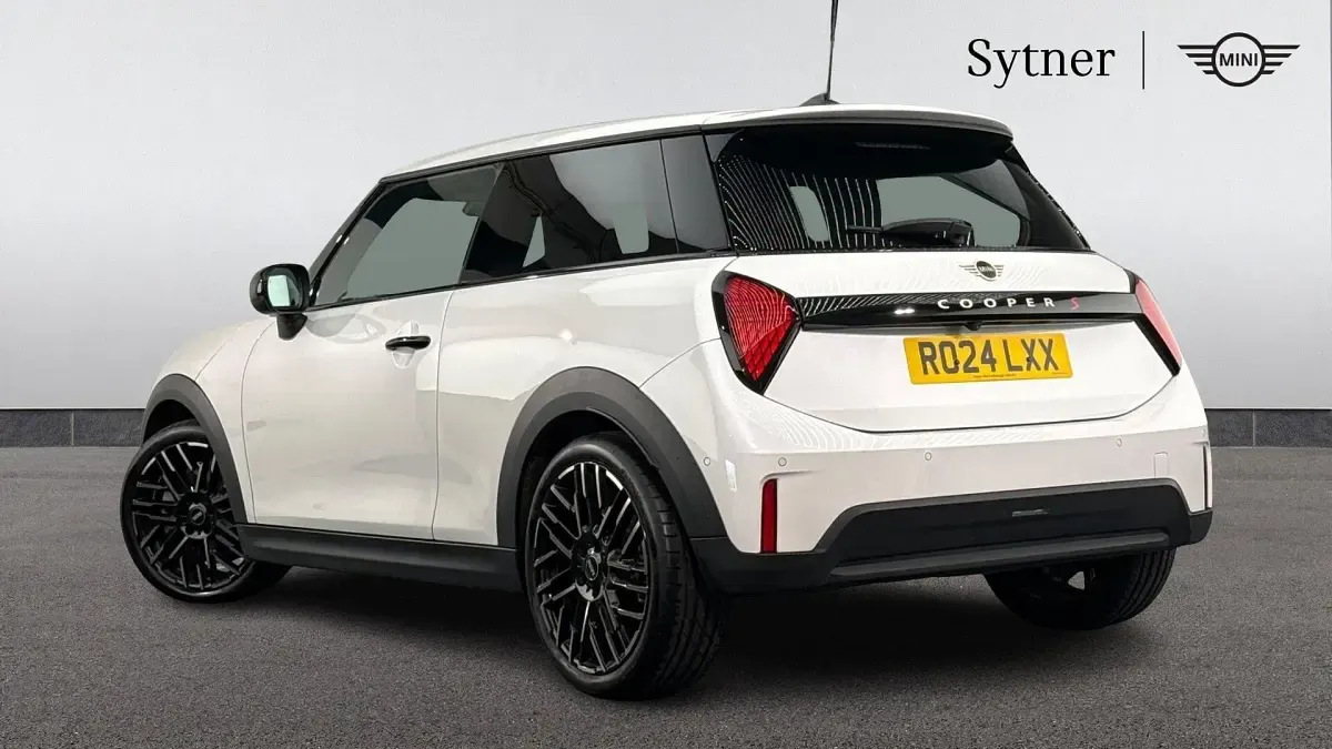 Used Mini Cooper S Hatch 201 HP (147 kW) 2024 White Hatchback