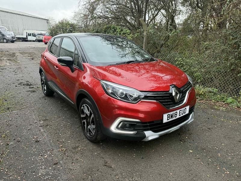 Red Used 2018 Renault Captur Iconic SUV | £7,495 (Good price) - Image 1/4