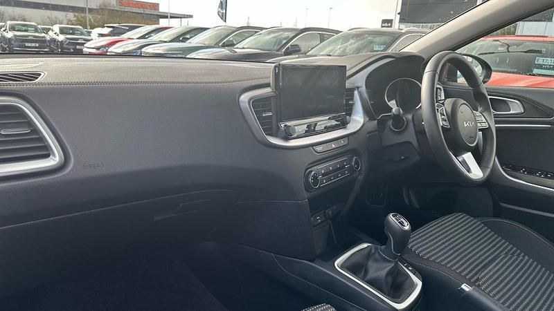 Used Kia Ceed 138 HP (101 kW) 2025 Red Hatchback