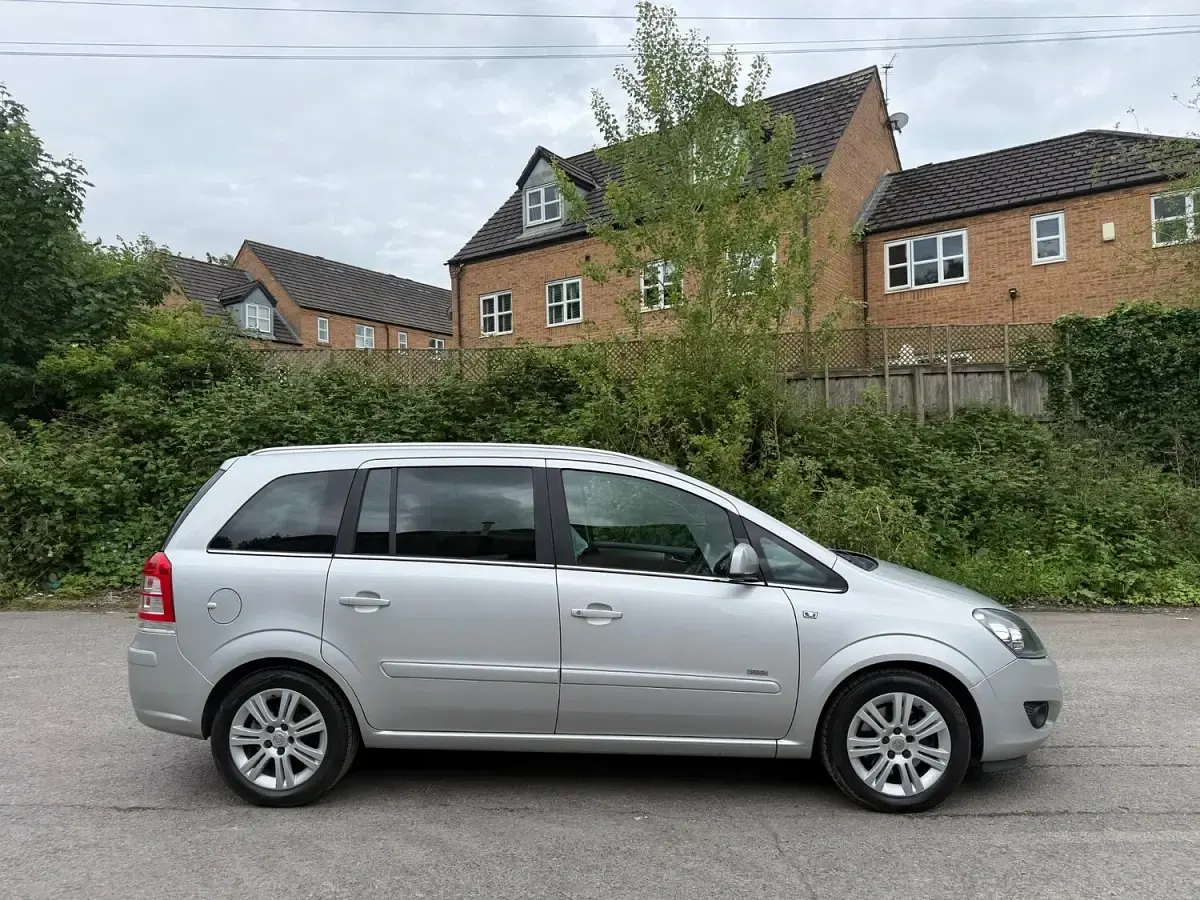 Used Vauxhall Zafira 2013 Silver MPV