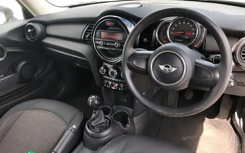 Used Mini ONE Hatch 102 HP (75 kW) 2017 White Hatchback