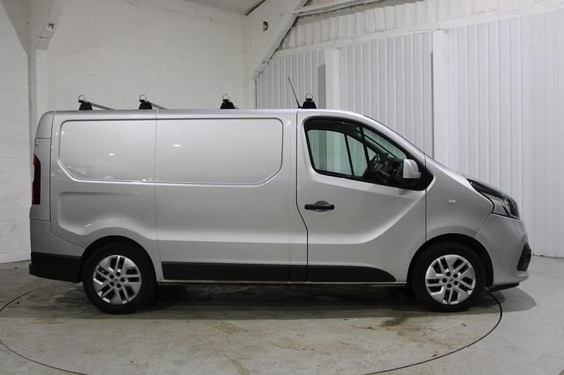 Used Renault Trafic 2019 Silver MPV