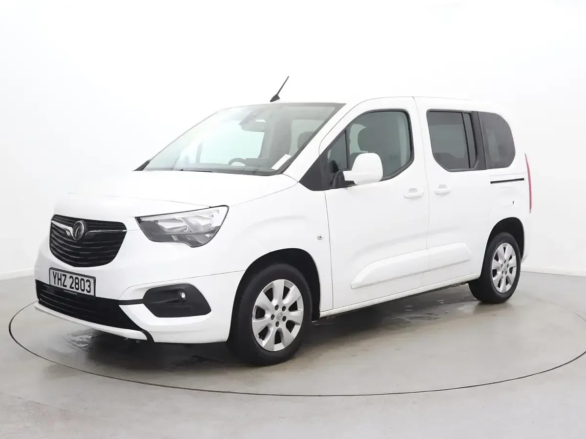Used Vauxhall Combo 100 HP (73 kW) 2021 White MPV