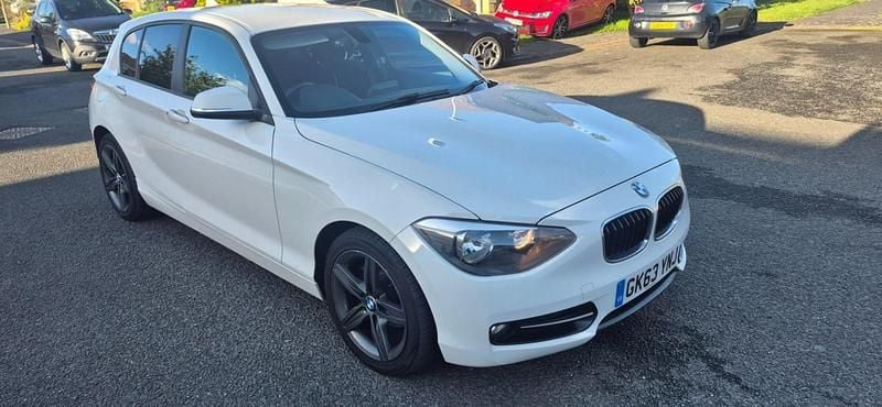 Begagnad BMW 114 Sport Line 2013 Vit Halvkombi