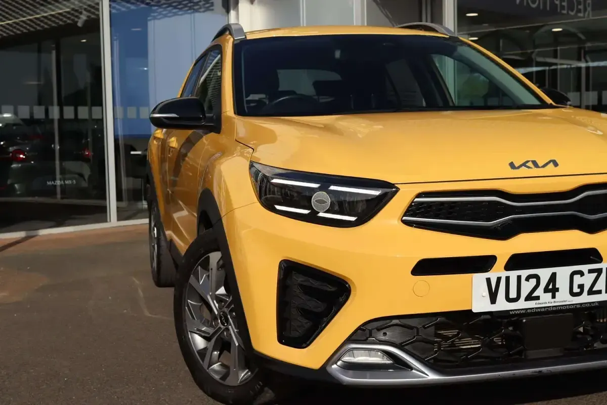 Used Kia Stonic GT-Line 100 HP (73 kW) 2024 Honey bee SUV