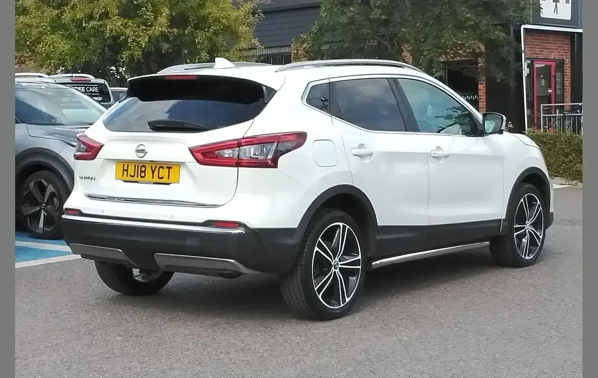 Used Nissan Qashqai Tekna 108 HP (79 kW) 2018 White SUV