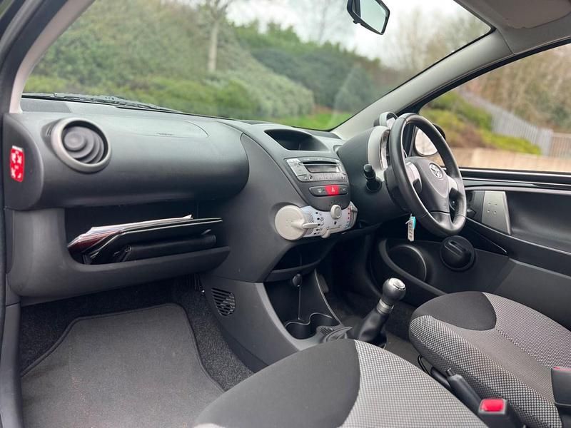 Used Toyota Aygo 68 HP (50 kW) 2013 Black Hatchback