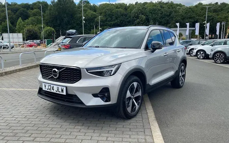 New Volvo XC40 Plus 163 HP (119 kW) 2026 Silver SUV