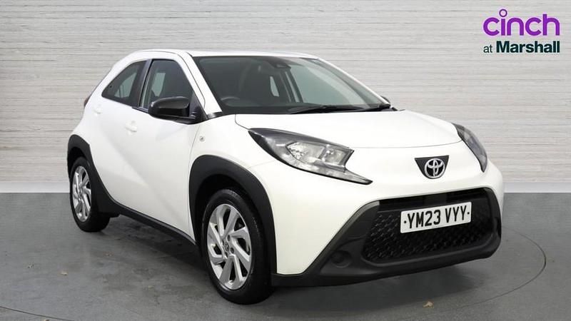 White Used 2023 Toyota Aygo X PURE SUV | £11,174 (Good price) - Image 1/4
