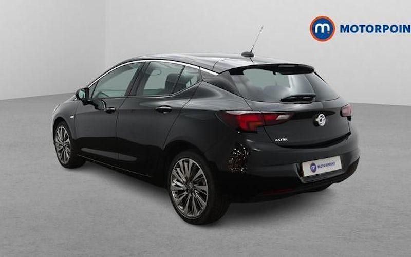 Second-hand Vauxhall Astra 150 CP (110 kW) 2019 Negru Hatchback