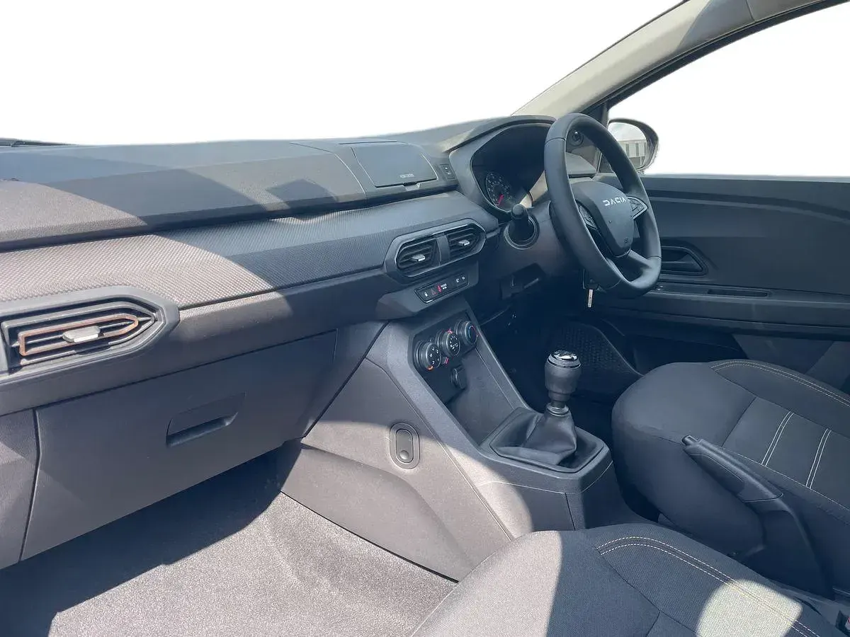 Used Dacia Sandero Essentiel 91 HP (66 kW) 2024 White Hatchback