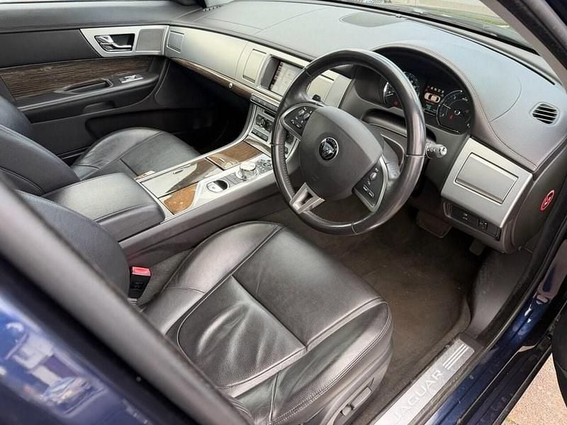 Used Jaguar XF Luxury 163 HP (119 kW) 2015 Blue Sedan