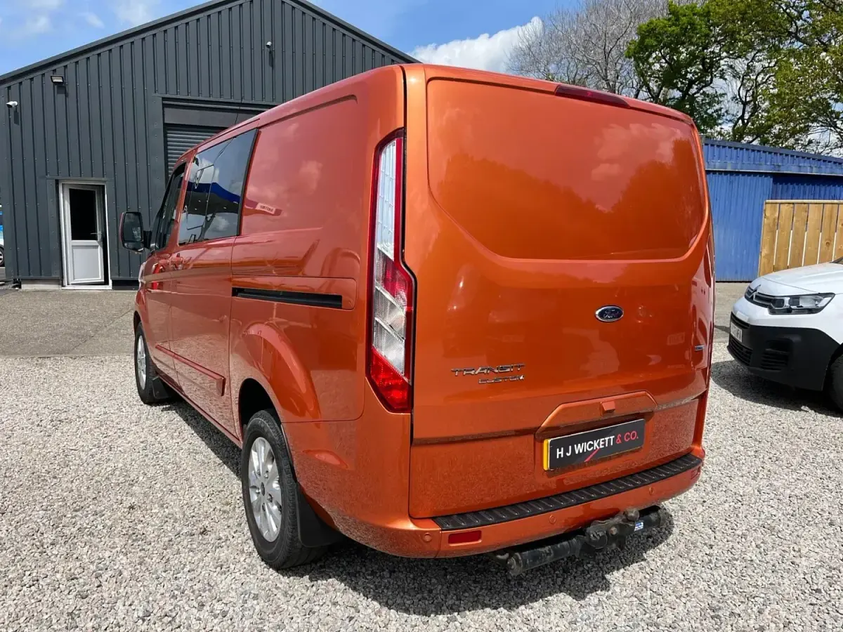 Used Ford Transit Custom Limited 130 HP (95 kW) 2018 Orange Van