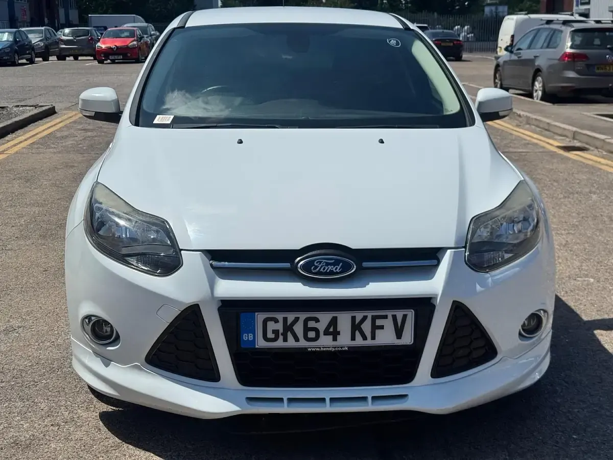 Used Ford Focus Zetec 125 HP (91 kW) 2014 White Hatchback