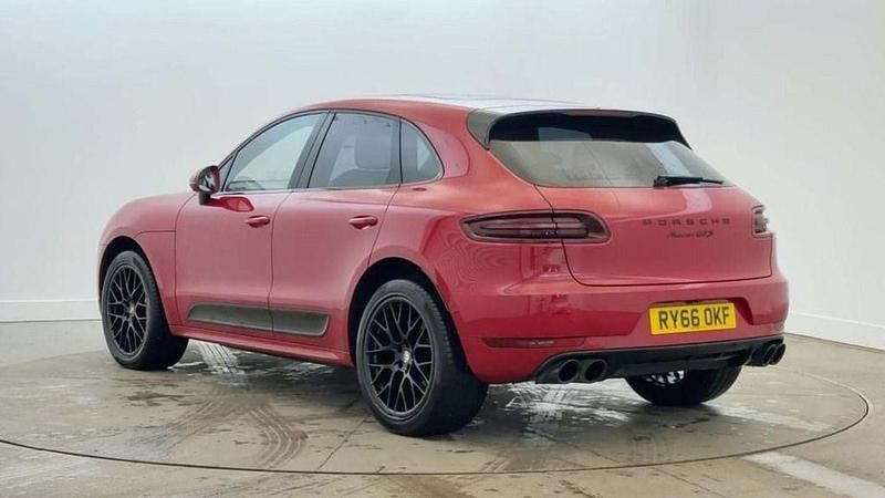Used Porsche Macan 360 HP (264 kW) 2016 Red SUV