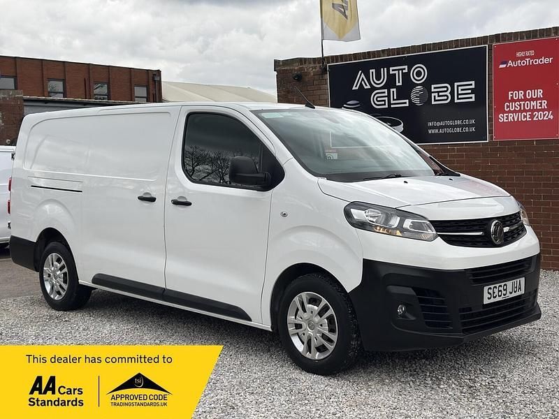 Used Vauxhall Vivaro S 100 HP (73 kW) 2020 White MPV