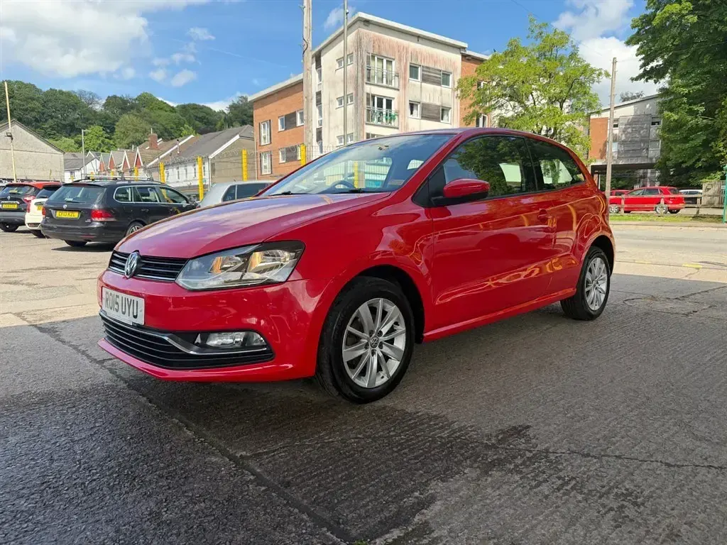 Begagnad VW Polo SE 2015 Röd Halvkombi