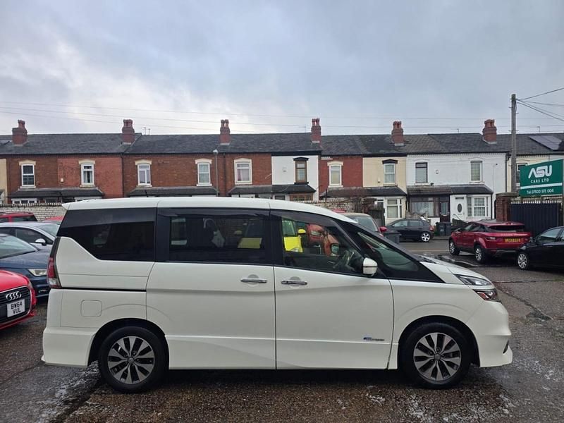 Used Nissan Serena 2018 White MPV