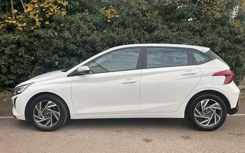 Used Hyundai i20 Advanced 101 HP (74 kW) 2024 Atlas white Hatchback
