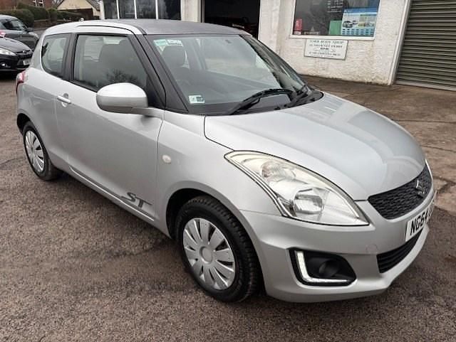 Begagnad Suzuki Swift 2015 Silver Halvkombi