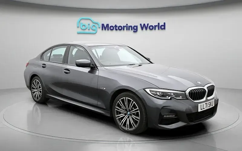 Usado BMW 330e M Sport 292 HP (214 kW) 2021 Cinzento Sedan