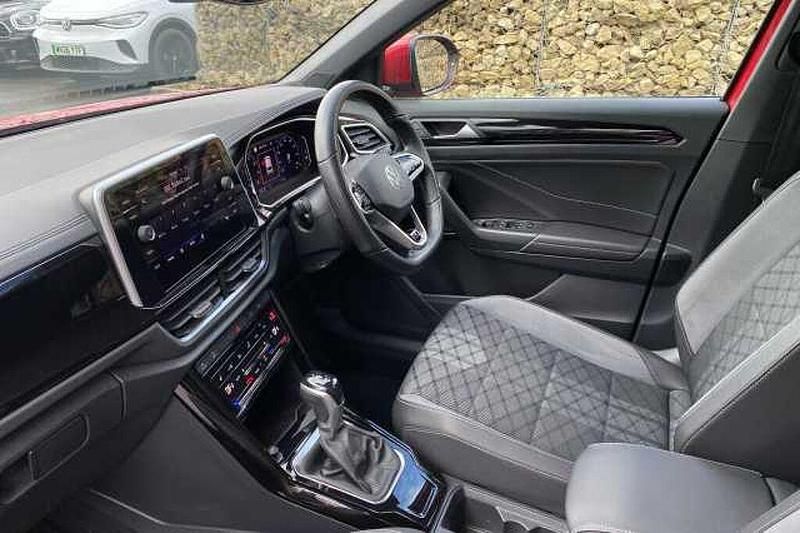 Used VW T-Roc R-line 150 HP (110 kW) 2023 Red SUV