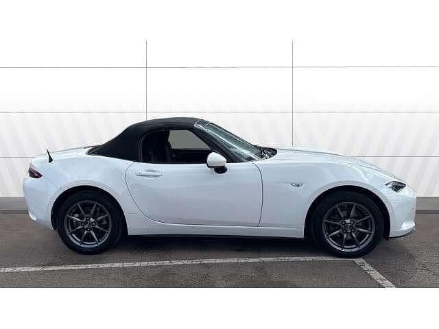 Used Mazda MX5 132 HP (97 kW) 2019 White Cabriolet